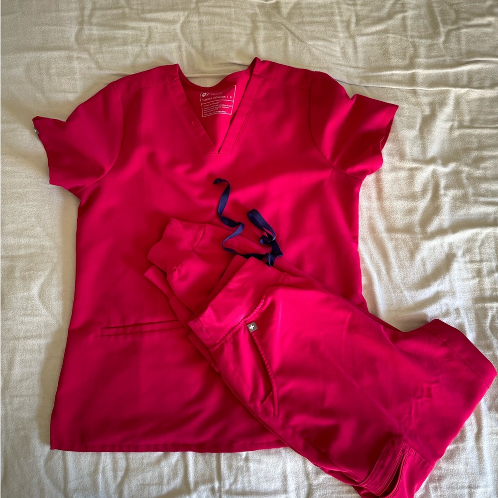 WEAR FIGS ULTRA ROSE HOT PINK SCRUBS TECHNICAL COLLECTION SET -TOP/BOTTOM (S)